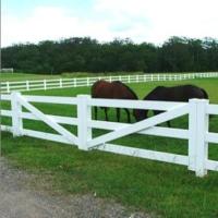 Le PVC élevé adapté aux besoins du client de 1.2m a soudé le fil Mesh Fence Animal Enclosure Post et le rail