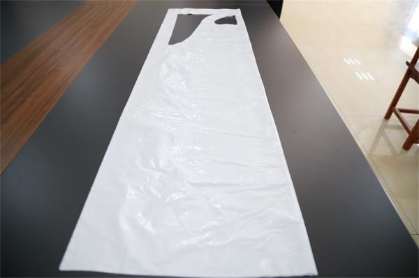 Polythene Disposable Plastic Aprons Individually Folded for Restaurant / Hospital Lab