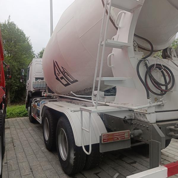 CE Certification 12m3 Concrete Mixer Truck with Sinotruk Chassis and Performance