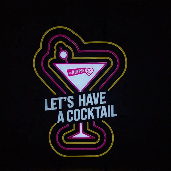 Пурпурное слово Rohs неоновое освещает неоновую вывеску переходника 110vac крытую