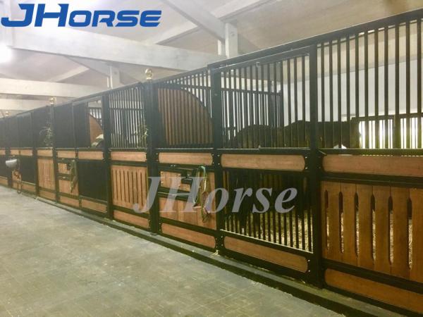 Celeiros de cavalo europeus de madeira de bambu de 10 pés com porta deslizante