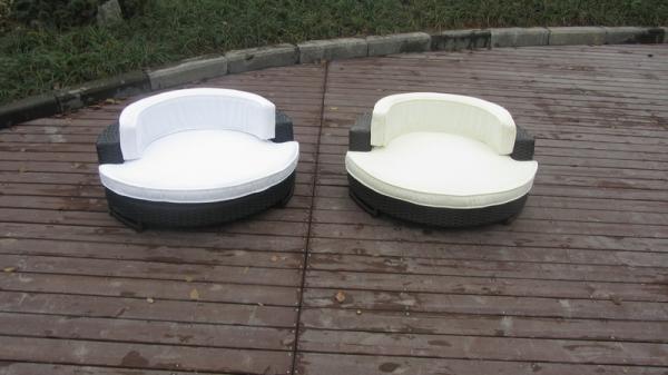 Washable Plastic Wicker Pet Bed , Lovely Rattan Dog Sleeping Bed