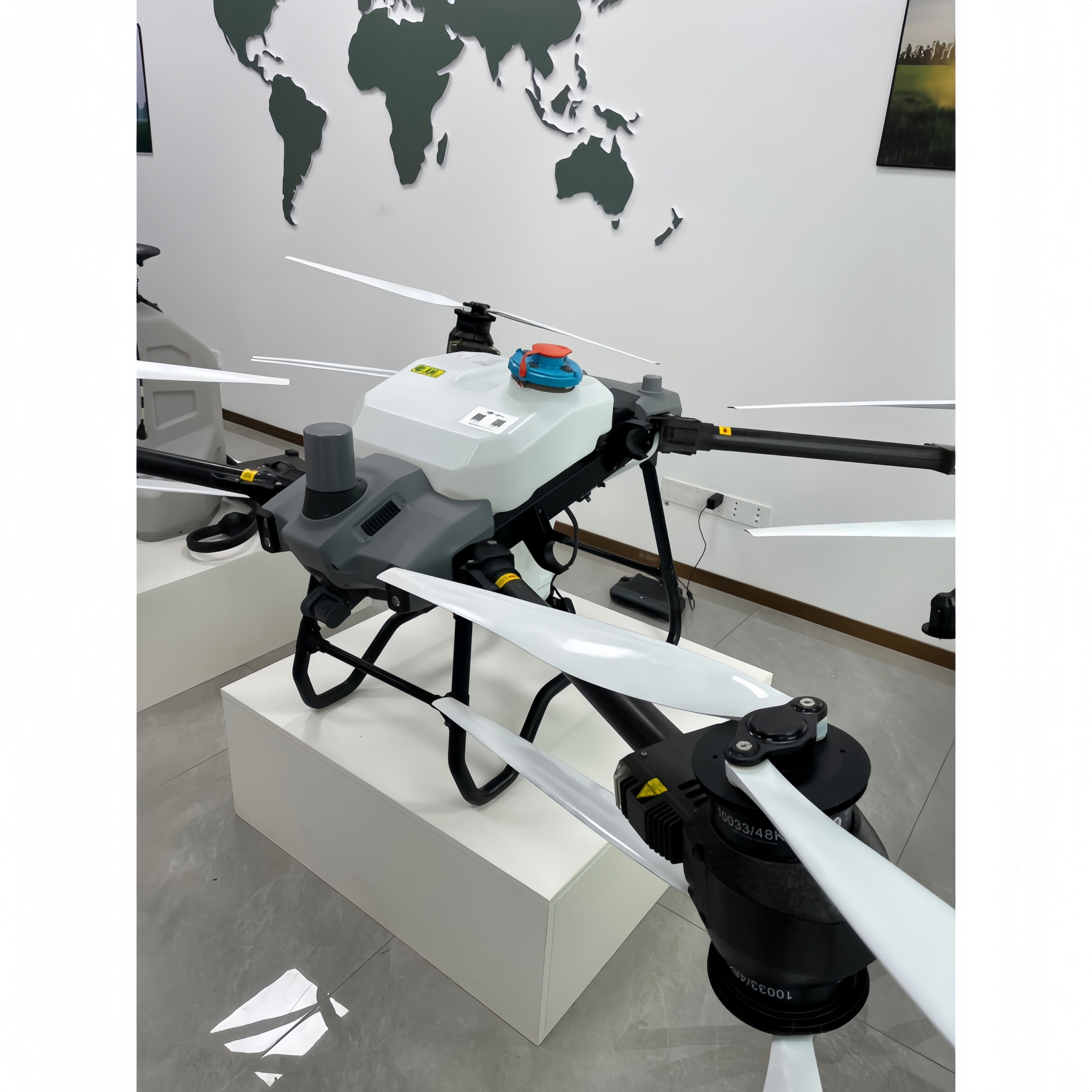 DJI Agras T40 Agricultural Drone 40L Crop Spraying UAV With Intelligent Obstacle Avoidance
