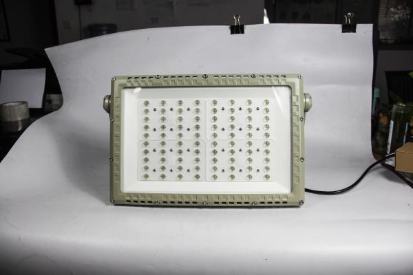 Lumière de route à LED résistant aux explosions 250W. Certifié ATEX CNEX pour les applications dangereuses de la zone 1 de la zone 2.