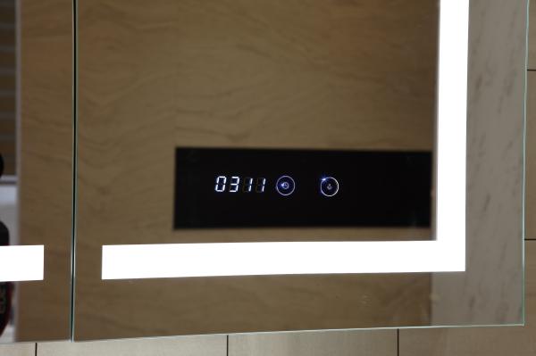 Armário de espelhos de banheiro moderno de luxo montado na parede com LED inteligente