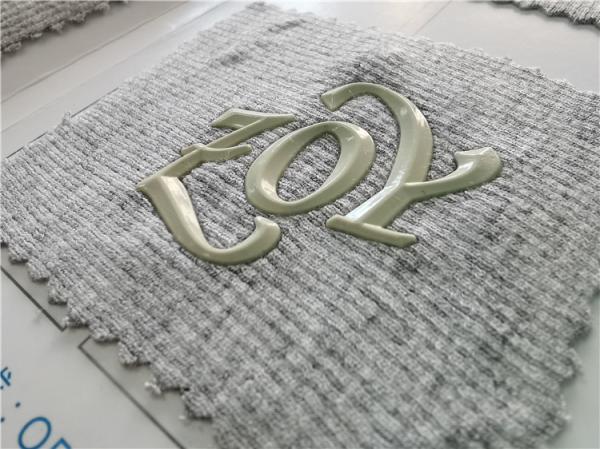 A roupa lavável da transferência térmica do crachá 3D Tagless etiqueta o material do silicone
