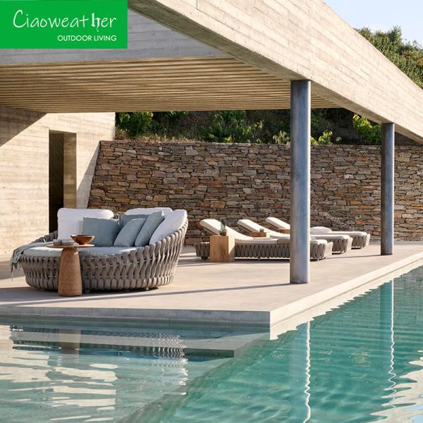 Outdoor Furniture Rattan Round Bed for Villa Sun Room Courtyard Sofa Bed Beach Pool Creative