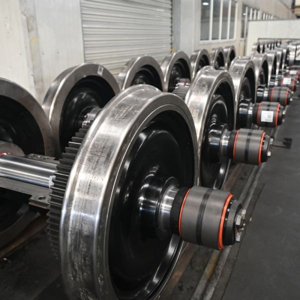 Customized Wheel Size Railway Wheelset with 5 Years Warranty and Roller Bearing for Locomotives