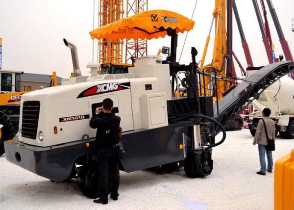 Wheeled Cold Milling Machine , Hydraulic Mechanical Drive System Pavement Milling Machine