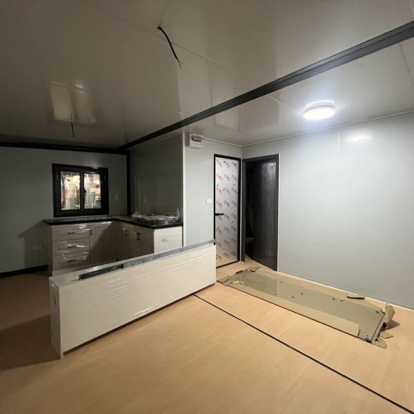 Customizable Foldable 20ft Container with Waterproof Roof and 80*100*2.5mm Square Tube Base for Durable Prefabricated Tiny Homes