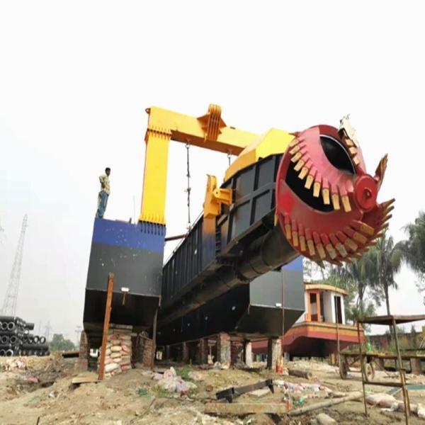 Water Flow 3000m3/H 38m Length Diesel Engine Equipment Dredger with ISO Certification