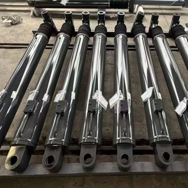High Tonnage Hydraulic Luffing Cylinder With Hard Chrome Plated Steel Protective Cover