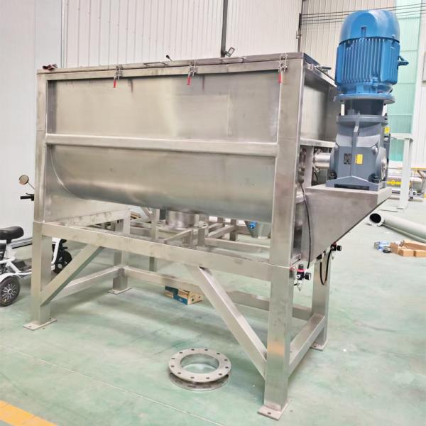 La machine à mélanger des rubans est un équipement de mélange parfait pour les industries chimiques alimentaires et pharmaceutiques.