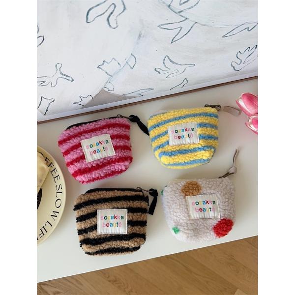 All Seasons Customized Color Mini Plush Cosmetic Bag for Women Portable and Compact