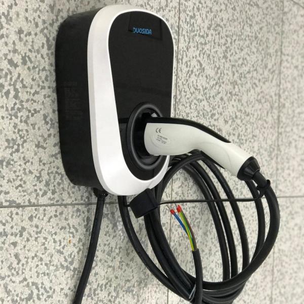A instalação fixada na parede da estação de carregamento da C.A. EV de IP65 32Amp 11kW