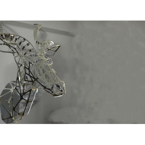 Отполированная зеркалом неубедительная скульптура нержавеющей стали головы оленей для оформления стены