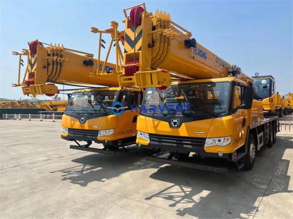 Altura de levantamento 43m do crescimento de  30 Ton Mobile Truck Crane QY30K5C 5-Section
