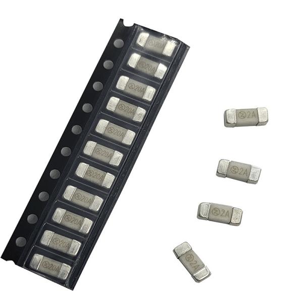 451 453 Équivalent 1808 6125 2410 Nano2 Action rapide SMF Forme carrée Surface montée Fuseau 50mA 63mA 80mA 125mA 150mA 2A