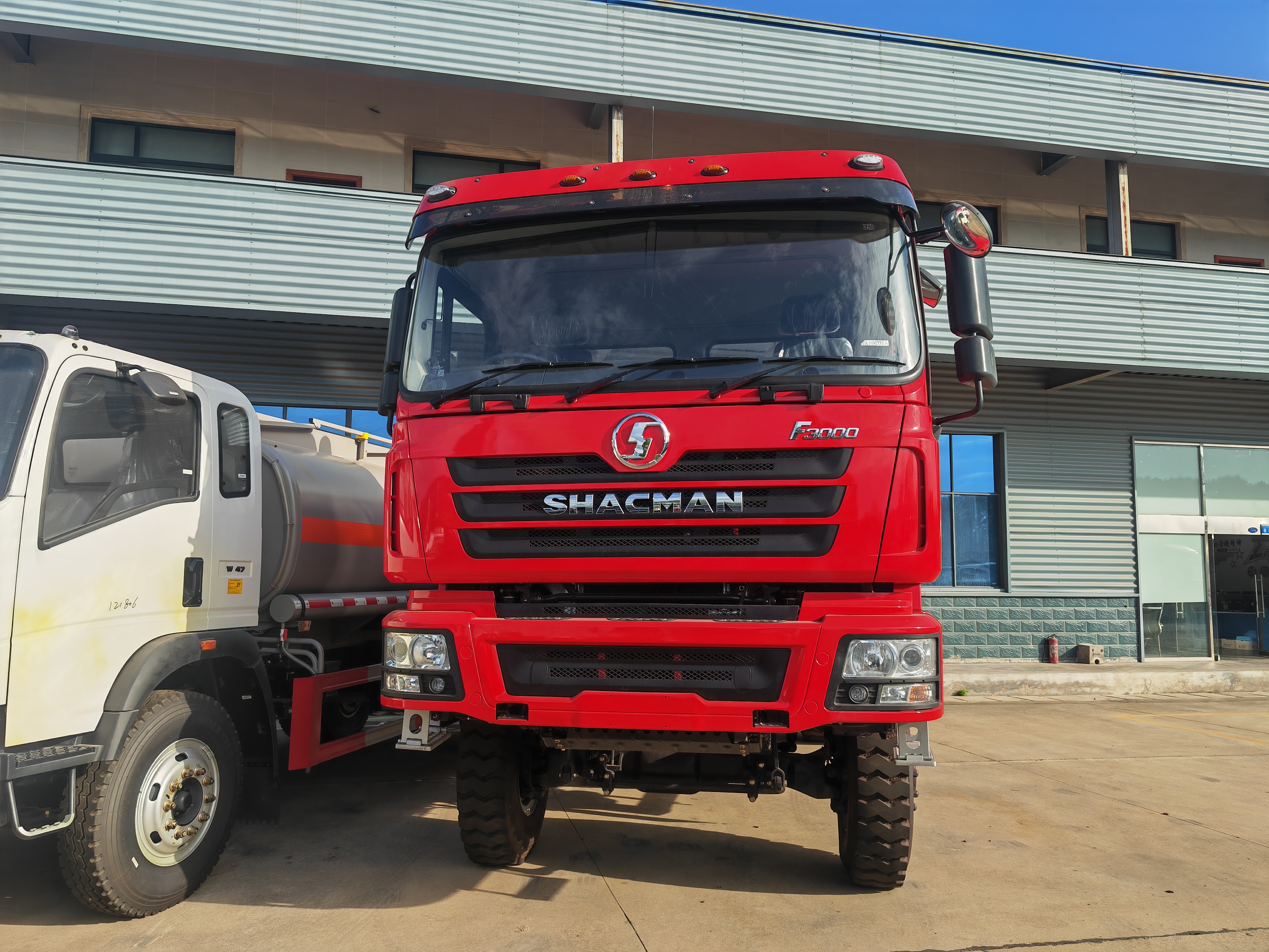 SHACMAN F3000 4x4 Off-Road All-Wheel Drive Fuel Tanker Truck