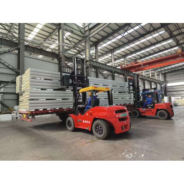 50mm To 150mm PIR Roof Panels with Polyisocyanurate Foam Core and Class B1 Fire Resistance for Industrial and Commercial Roofs