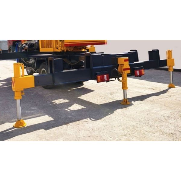 6tons Tricycle Knuckle Boom Xcmg Howo Used Mobile Wrecker Mounted Crane Truck