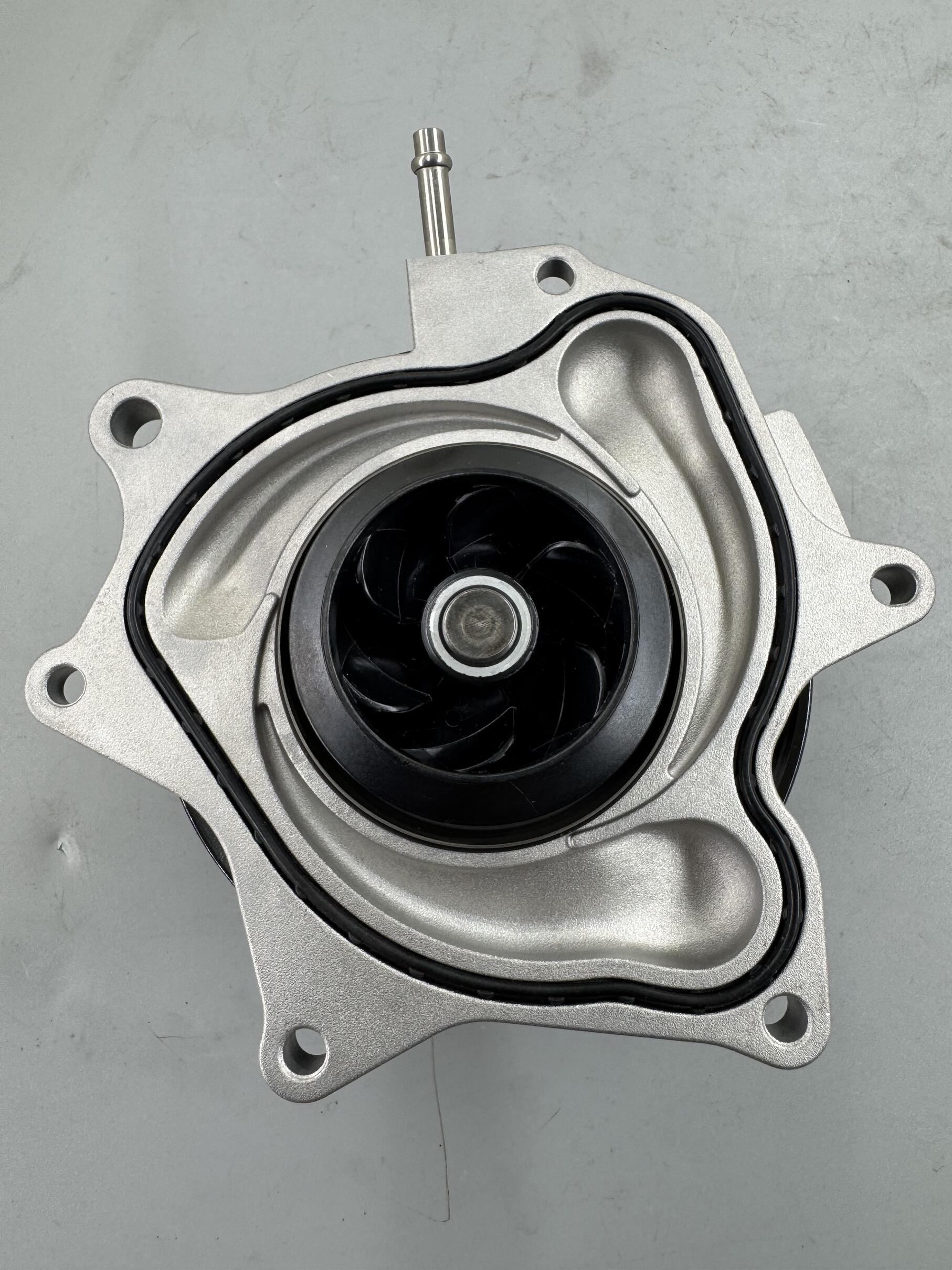 Integrally purchased water pump 9A21 0605 002 for Porsche