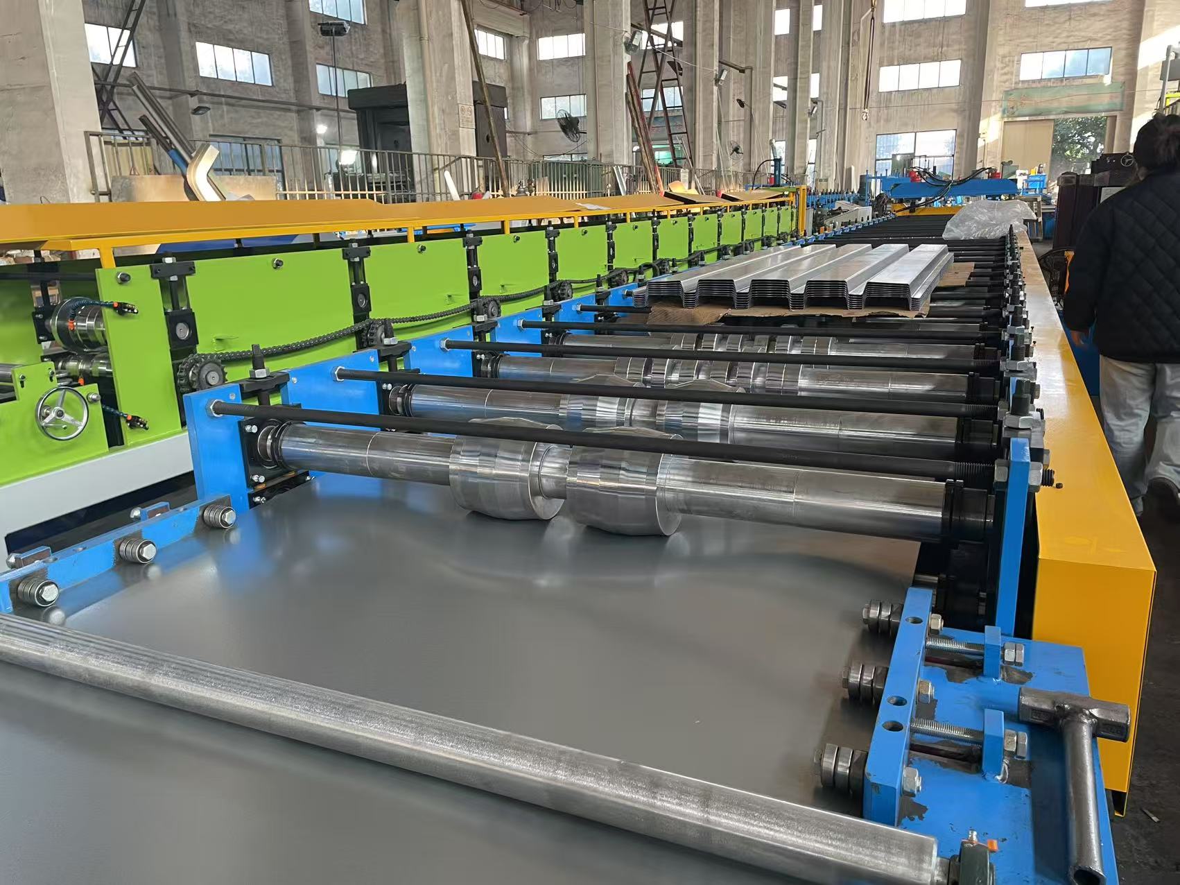 Galvanized Steel 12m/Min Metal Roof Deck Roll Forming Machine 0.3-0.8mm