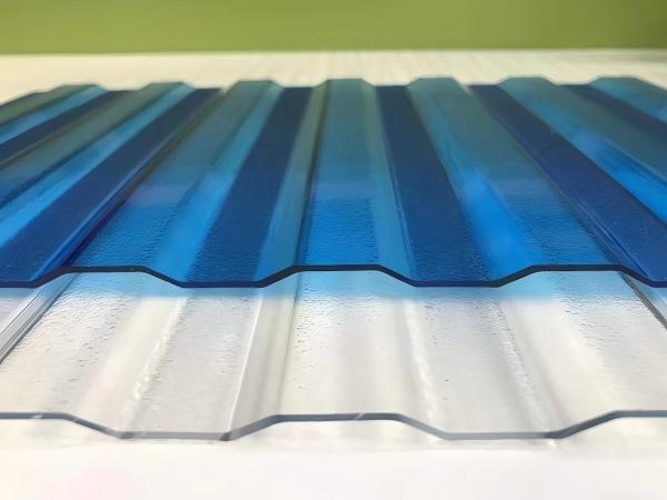 Carreaux de polycarbonate à ondes translucides diffusant la lumière pour l'éclairage naturel et la protection contre les intempéries