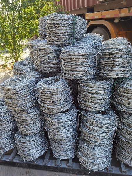 1.8-2.5mm Metal Barbed Wire Fence 14x14 16x16 Concertina Wire Roll
