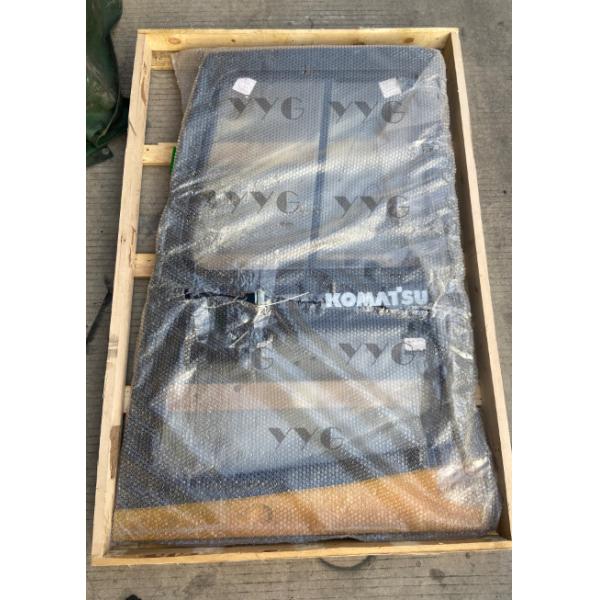 A máquina escavadora parte a porta do táxi pc60-7 para a máquina escavadora