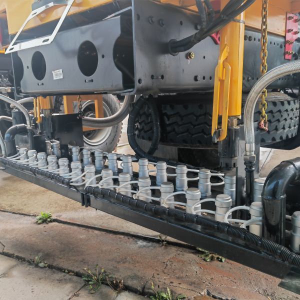 FAW J6L 4x2 Bitumen Distributor 8000L Asphalt Sprayer Truck for Road Construction