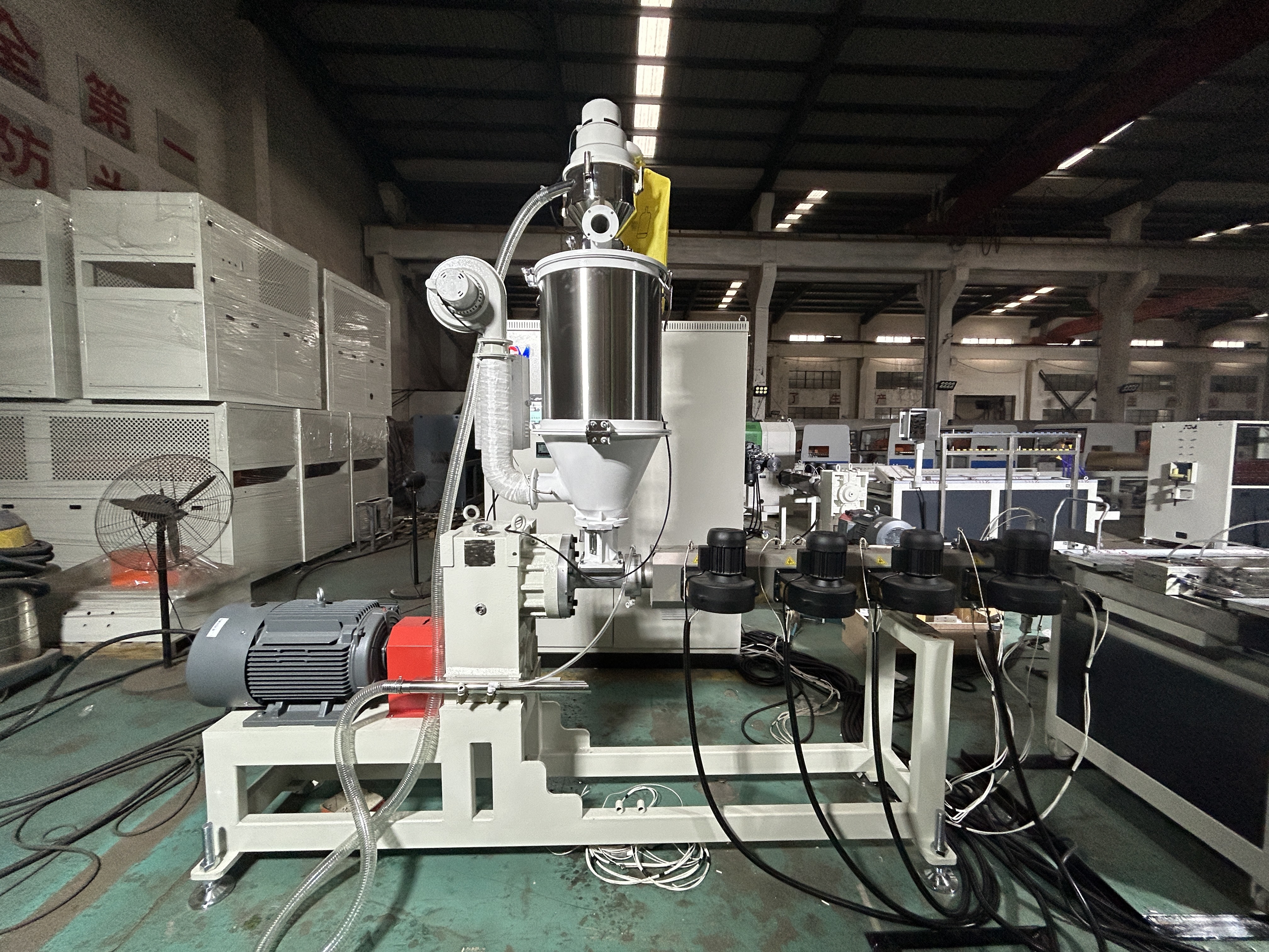 Designed PVC Price Tag Holders extrusion machine with CE certificate