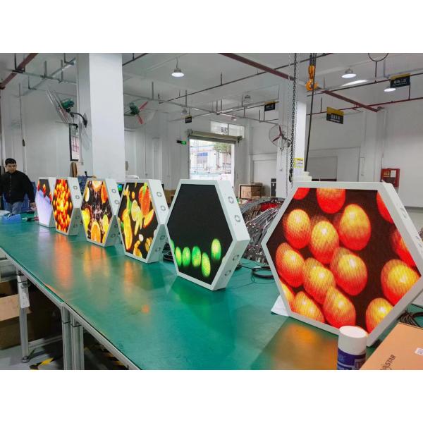 OEM P4 Creative LED Display Screen Hexagon для аэропорта метро