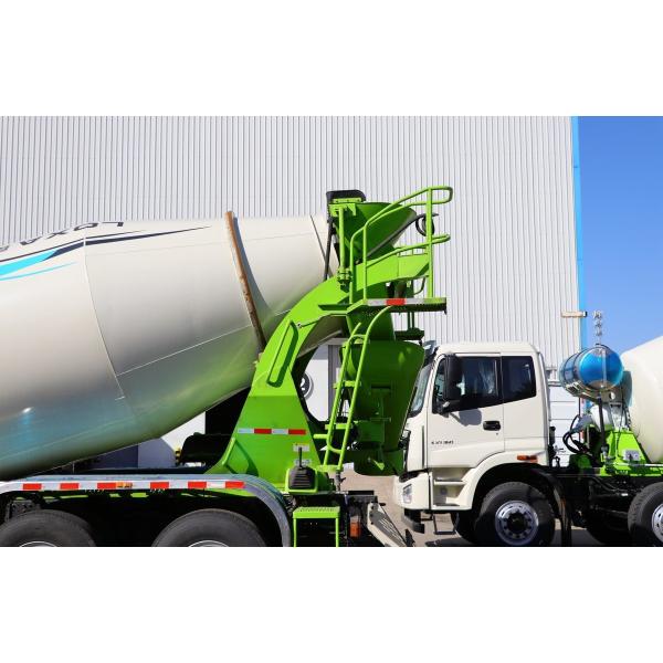 Un mélangeur de marque chinoise 8*4 prêt à mélanger le béton camion 350 chevaux Euro 6 conduite à gauche
