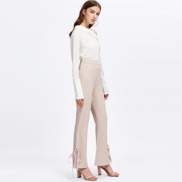 Верхние части блузки элегантных женщин с несимметричной шеей