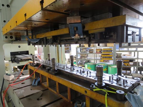 440 Voltage Metal Strip Straightener Roller Servo Feeder Machine Hydraulic Mandrel Expansion