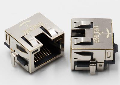 Montagem completamente acima protegida do furo do conector do ângulo direito RJ45 da trava - com o diodo emissor de luz alinhado