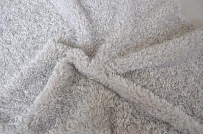 O poliéster 100% Enrugamento-resistente e durável, mantendo sua roupa urdidura pura e elegante fez malha a tela reciclada