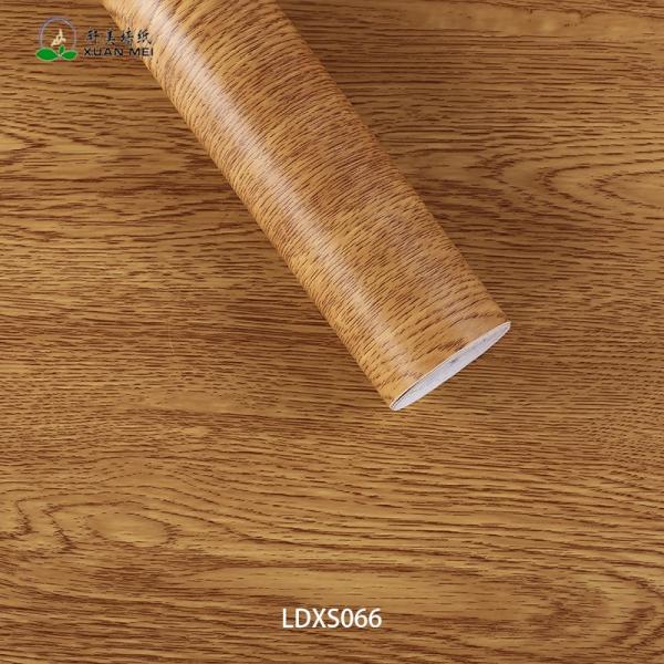 Film autoadhésif à grains de bois très brillants en PVC pour la rénovation de meubles