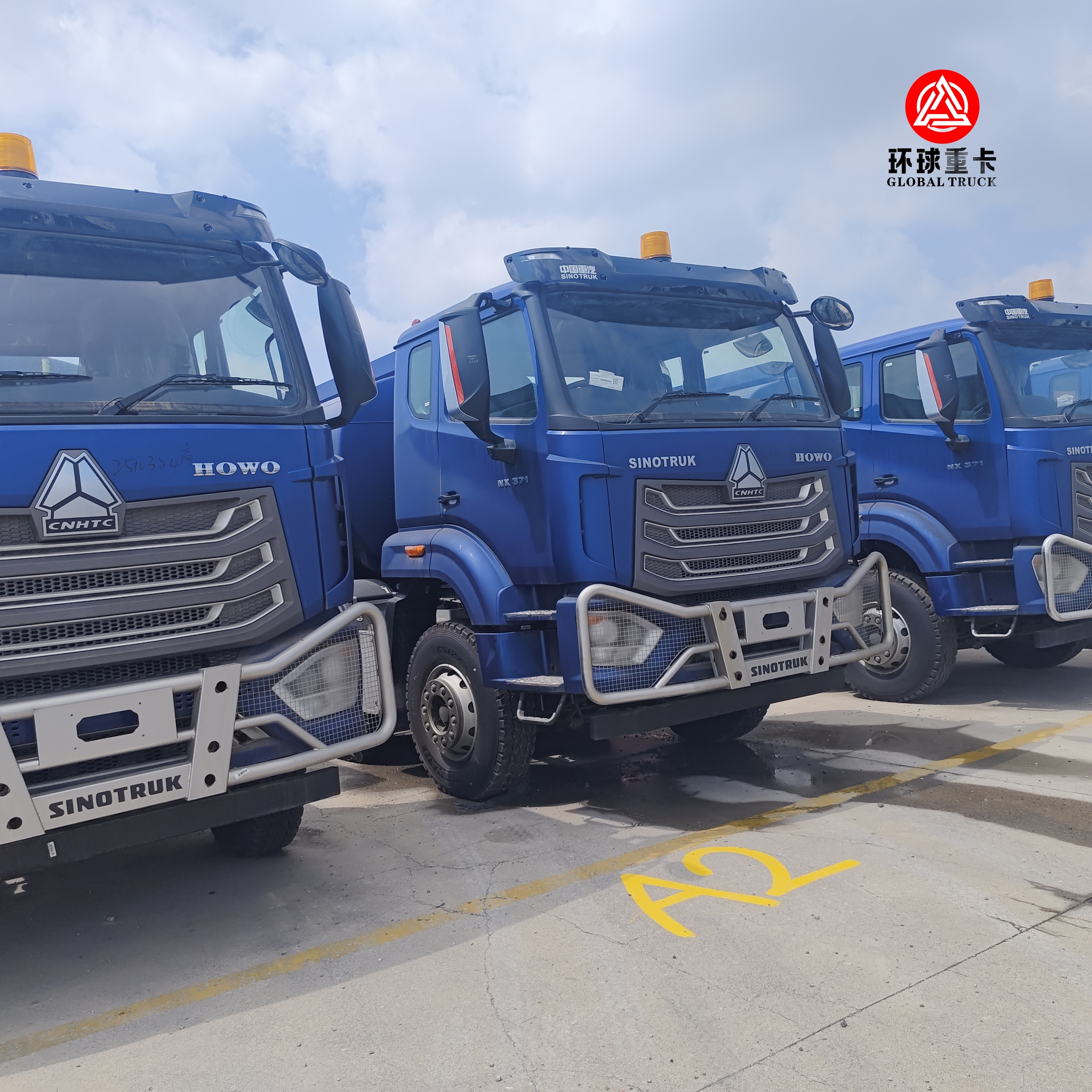 HOWO NX 8x4 30000L Fuel Tank Truck Heavy Duty Diesel Oil Tanker Truck for Africa Market