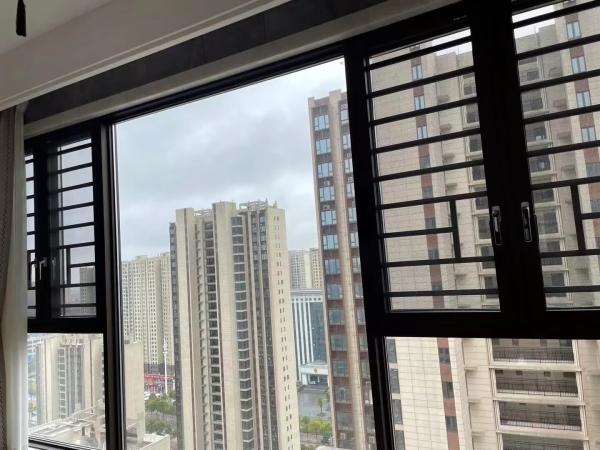HUD-Projecting Folding Windows - AR Navigation Overlay, 4K Resolution