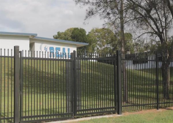 Premier Wholesale Steel Fence Supplier, Hot Dip Galvanized Iron Fencing Design