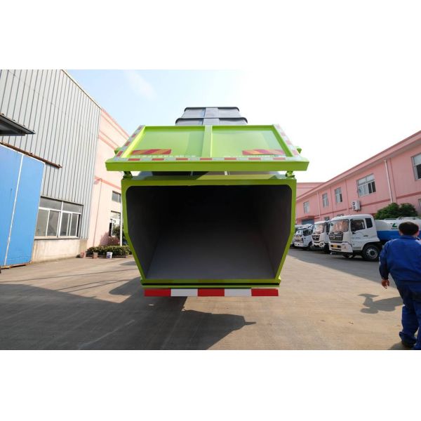 High-Capacity Municipal Waste Collection Docking Sanitation Truck