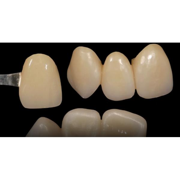 CAD CAM 3D Multilayer Zirconia Blanks Dental 14mm 1050 MPA Strength