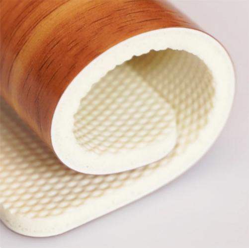 Moderno y respetuoso con el medio ambiente 3,5 mm-8 mm suelos deportivos duraderos Grano de madera para baloncesto / voleibol / tenis de mesa / bádminton / cancha de pickleball