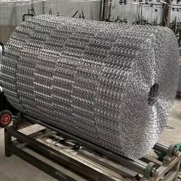 Malla de revestimiento para tuberías galvanizada soldada de 2,6 mm, malla CWC reforzada en rollos