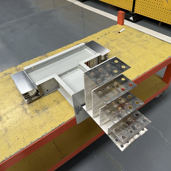 Chemin de câbles et système de câbles électriques compacts personnalisés en aluminium et cuivre