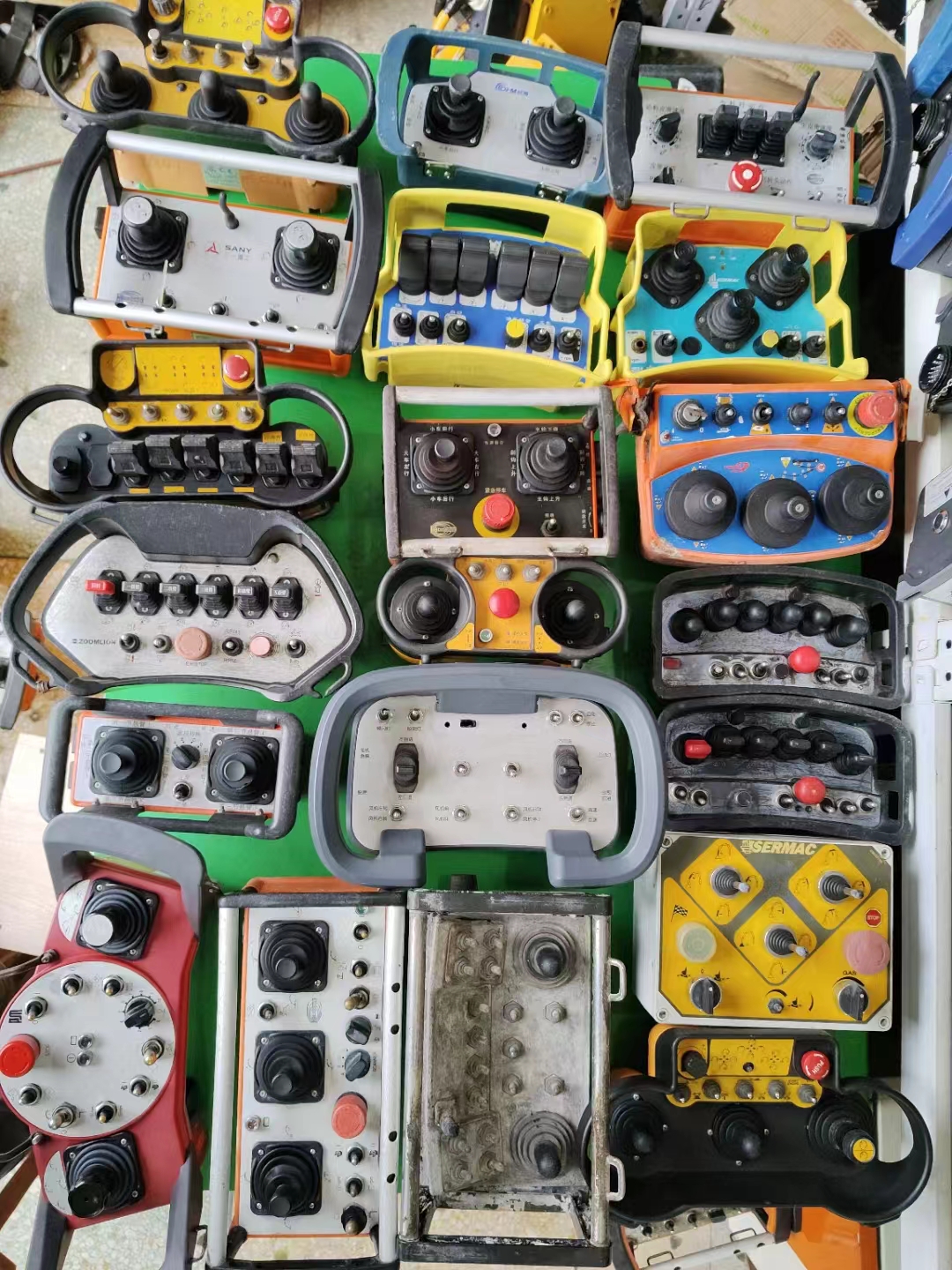 Wholesale Otech Second-Hand Remote Control Assembly for Concrete Pump Truck Construction Machinery Parts China Origin No