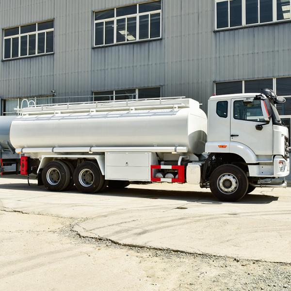 8 Forward Shift Number HOWO 20000L Crude Palm Oil Fuel Tanker Truck with 5001 10000L Tank Volume