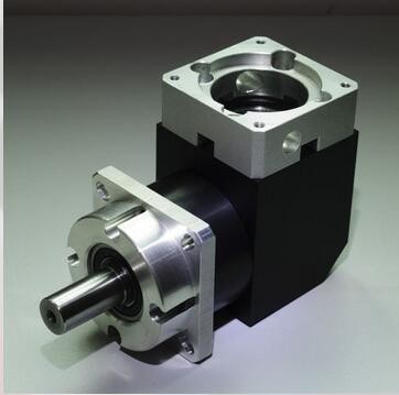 High precision planetary gear reducer